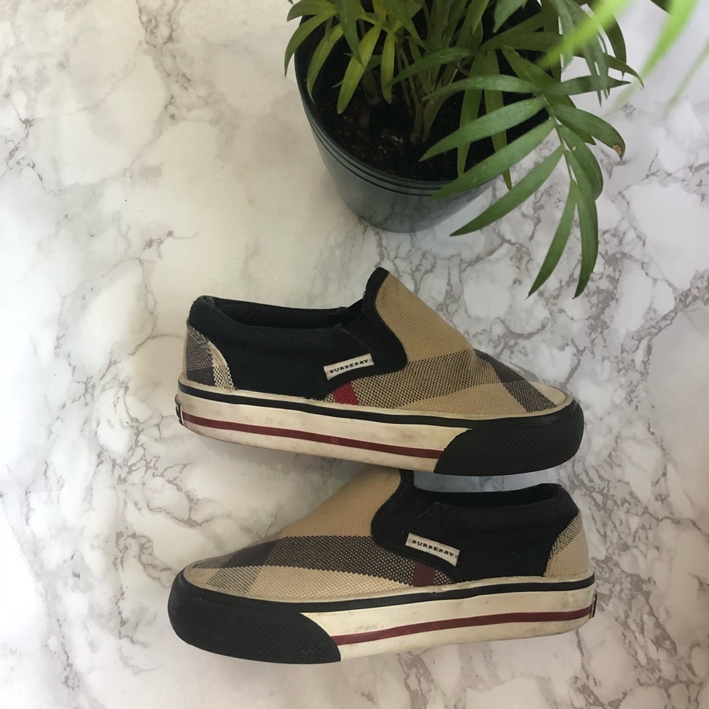 Burberry kids slip on shoes . Size 25,